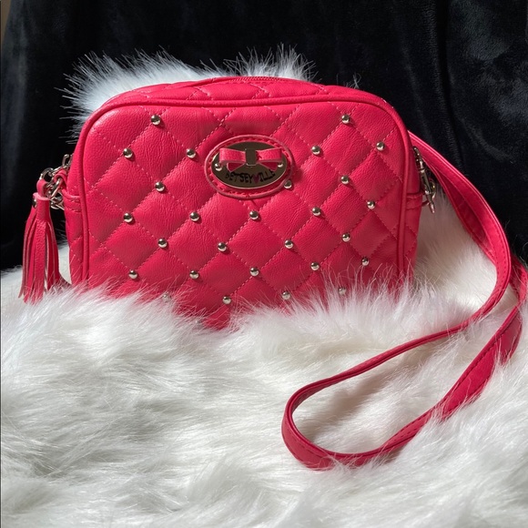 Betsey Johnson Handbags - Betsey Johnson Betseyville Crossbody
